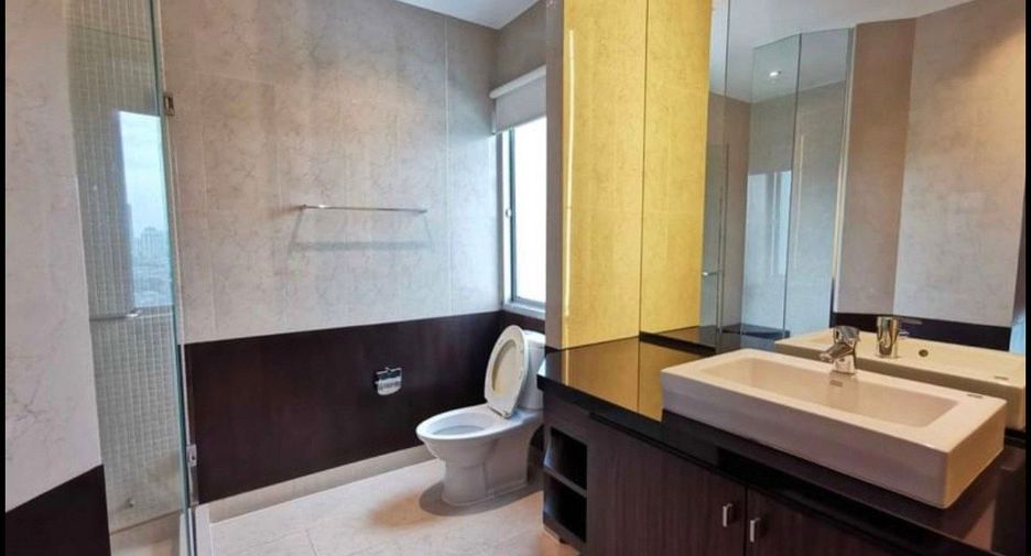 For rent 4 bedrooms condo in Pathum Wan, Bangkok