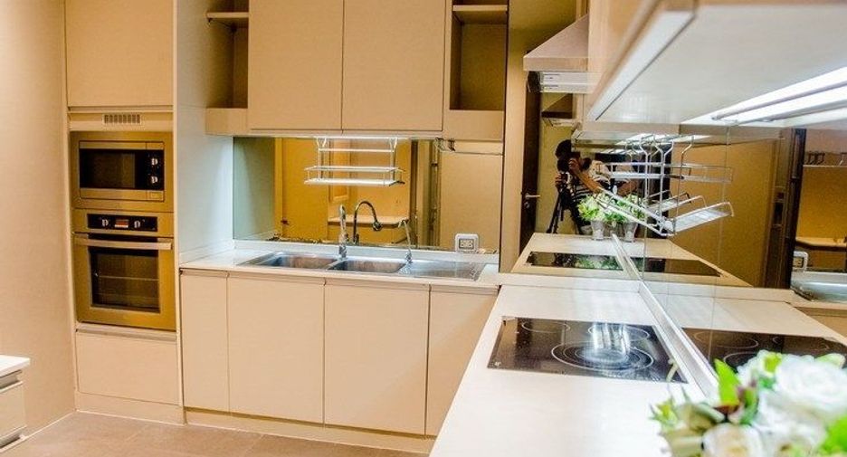 For rent 3 bedrooms condo in Khlong Toei, Bangkok