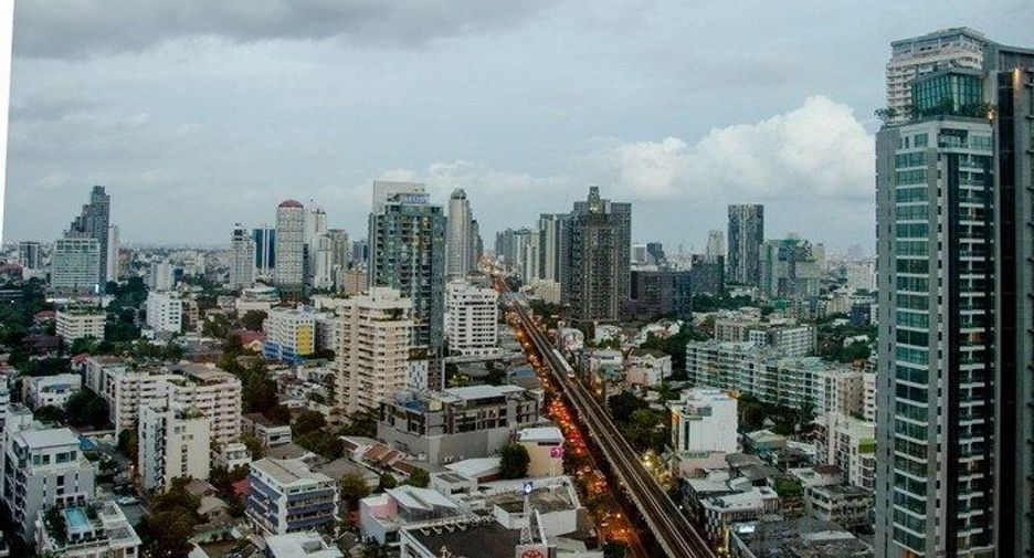 For rent 3 bedrooms condo in Khlong Toei, Bangkok