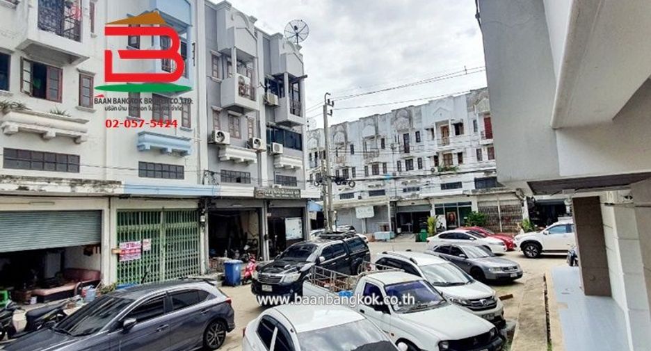 For sale 3 bed retail Space in Don Mueang, Bangkok