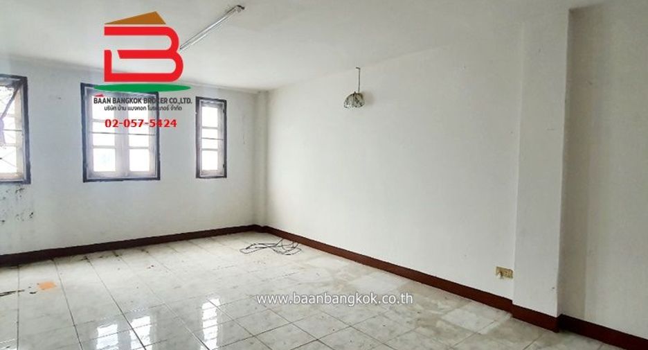 For sale 3 bed retail Space in Don Mueang, Bangkok