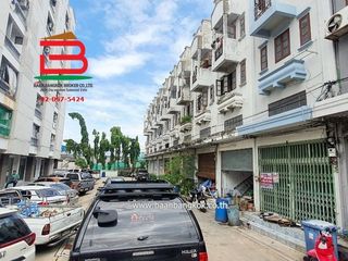 For sale 3 bedrooms retail Space in Don Mueang, Bangkok
