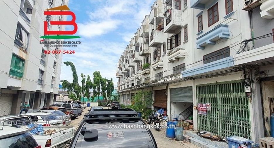 For sale 3 bed retail Space in Don Mueang, Bangkok