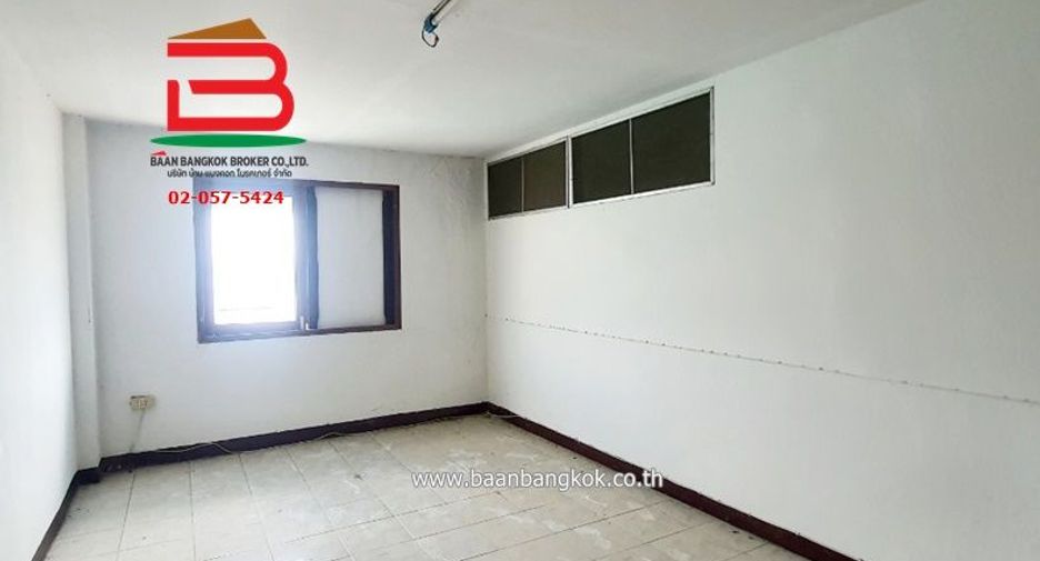 For sale 3 bed retail Space in Don Mueang, Bangkok