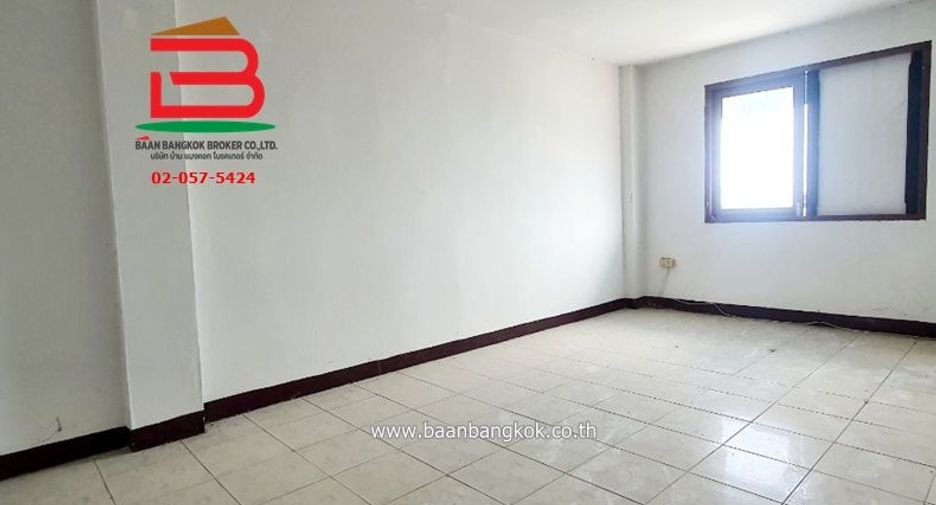 For sale 3 bed retail Space in Don Mueang, Bangkok