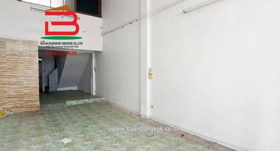 For sale 3 bed retail Space in Don Mueang, Bangkok
