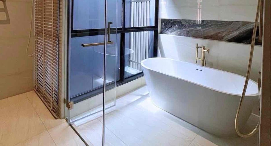For rent 4 bedrooms house in Bang Kapi, Bangkok