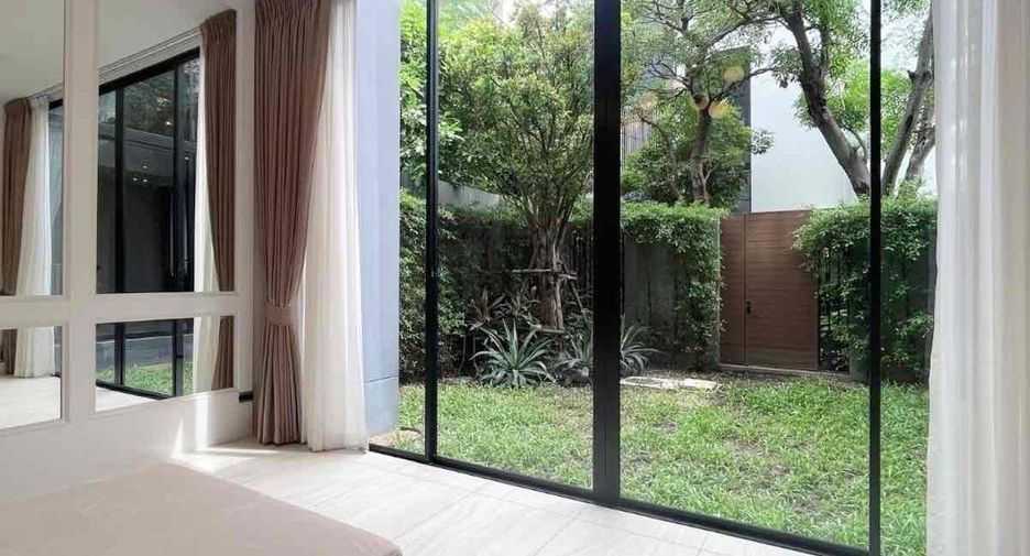 For rent 4 bedrooms house in Bang Kapi, Bangkok