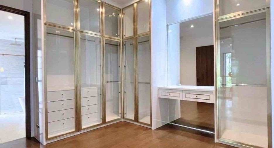 For rent 4 bedrooms house in Bang Kapi, Bangkok
