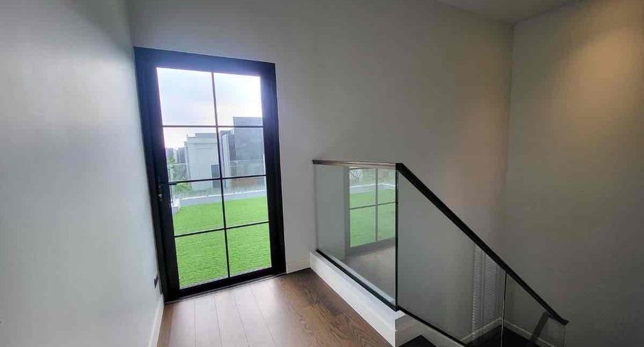 For rent 4 bedrooms house in Bang Kapi, Bangkok
