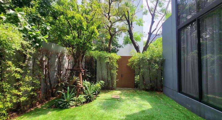 For rent 4 bedrooms house in Bang Kapi, Bangkok