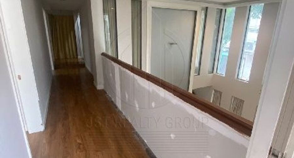 For sale retail Space in Watthana, Bangkok