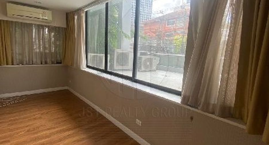 For sale retail Space in Watthana, Bangkok