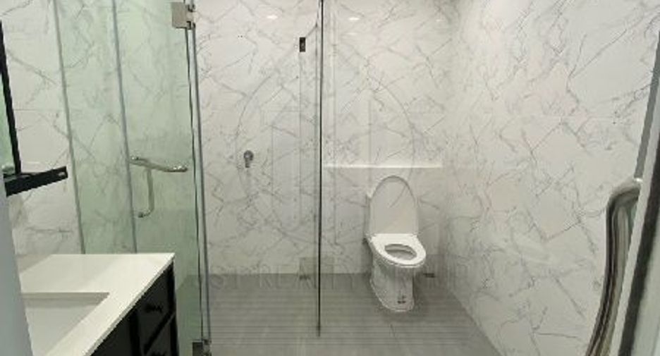 For sale retail Space in Watthana, Bangkok