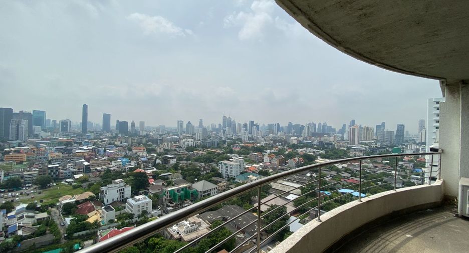 For rent そして for sale 2 ベッドルーム condo in Watthana, Bangkok