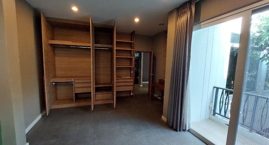 For sale 3 Beds house in Bang Kho Laem, Bangkok
