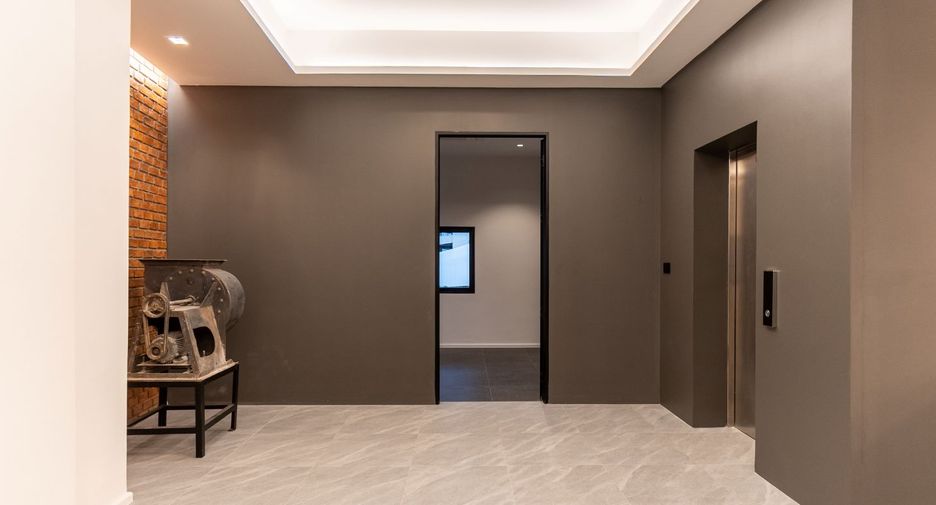 For sale 3 bed office in Khlong Toei, Bangkok