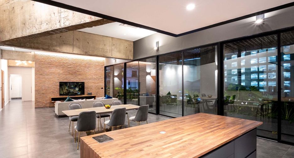 For sale 3 bed office in Khlong Toei, Bangkok