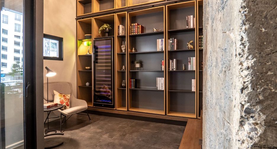For sale 3 bed office in Khlong Toei, Bangkok