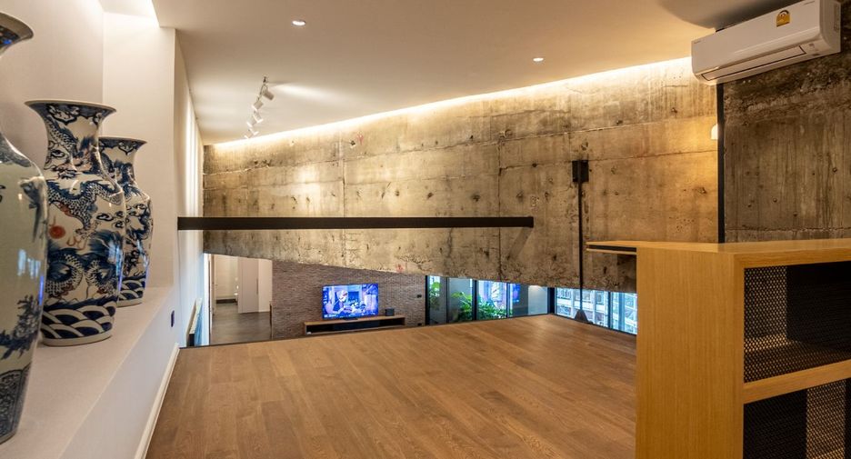 For sale 3 bed office in Khlong Toei, Bangkok