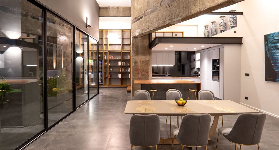For sale 3 bed office in Khlong Toei, Bangkok
