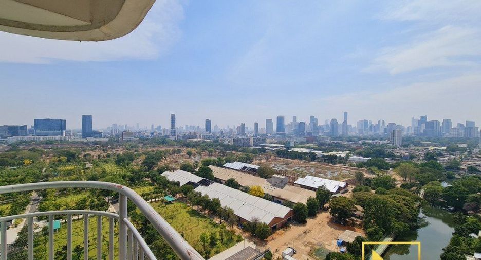 Condo en alquiler de 2 habitaciones en Khlong Toei, Bangkok