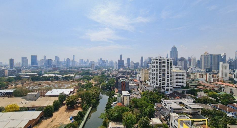 Condo en alquiler de 2 habitaciones en Khlong Toei, Bangkok