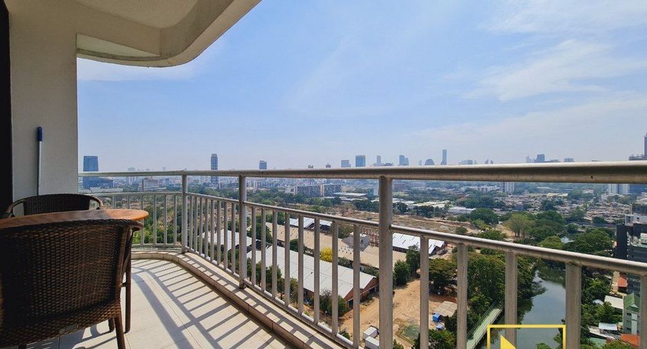 Condo en alquiler de 2 habitaciones en Khlong Toei, Bangkok