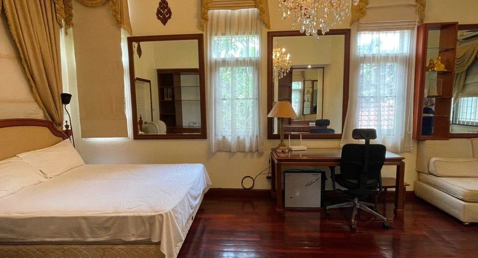 For rent 2 bedrooms house in Phaya Thai, Bangkok