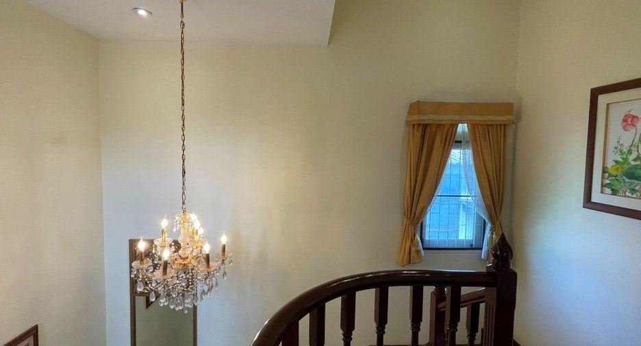 For rent 2 bedrooms house in Phaya Thai, Bangkok