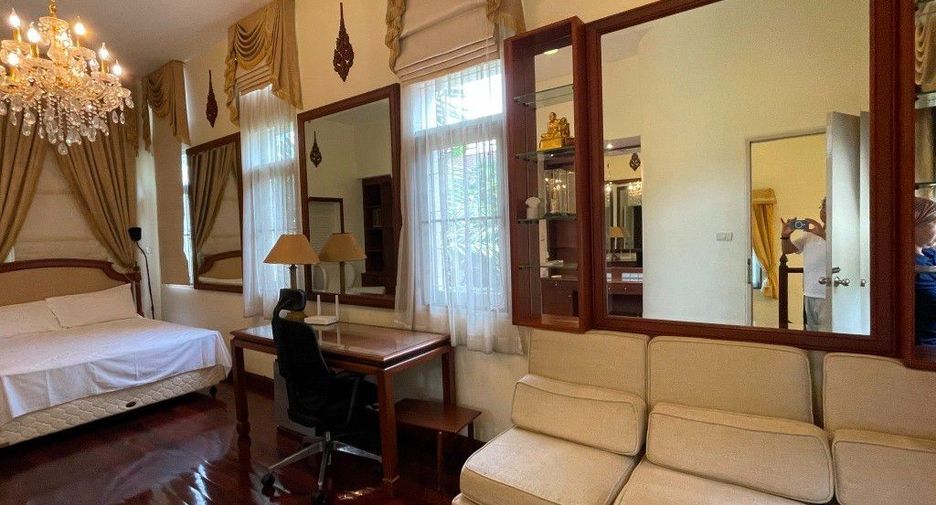 For rent 2 bedrooms house in Phaya Thai, Bangkok