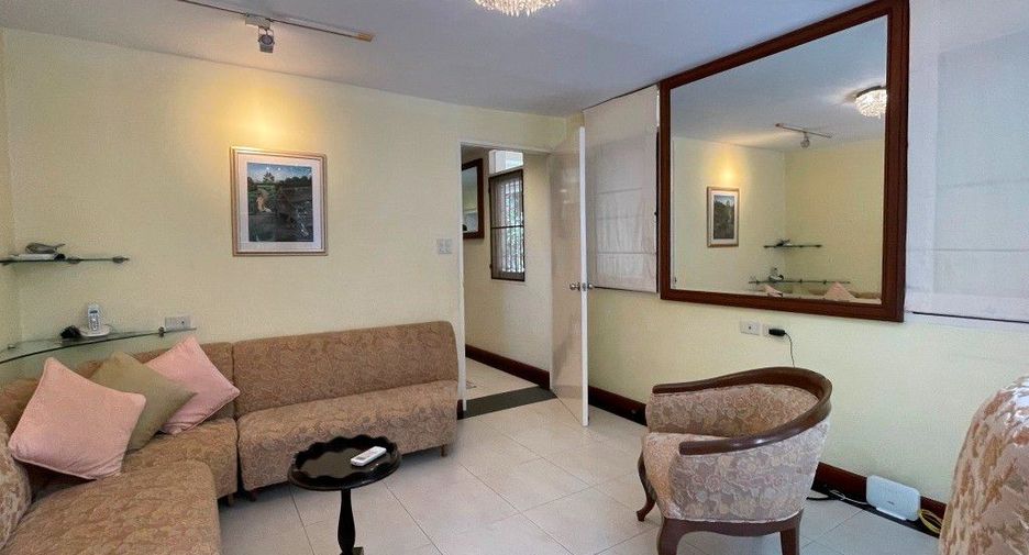 For rent 2 bedrooms house in Phaya Thai, Bangkok
