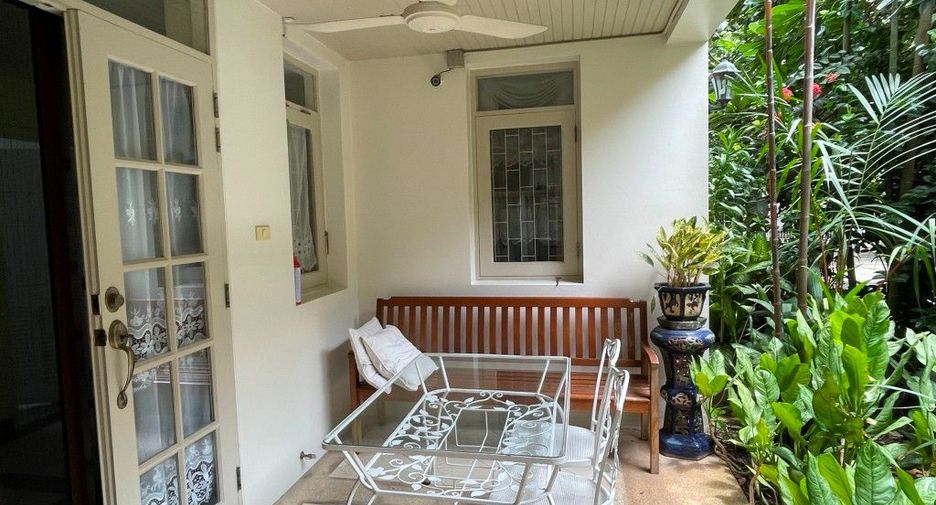 For rent 2 bedrooms house in Phaya Thai, Bangkok