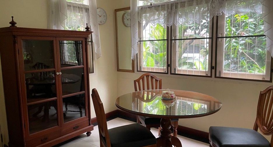 For rent 2 bedrooms house in Phaya Thai, Bangkok