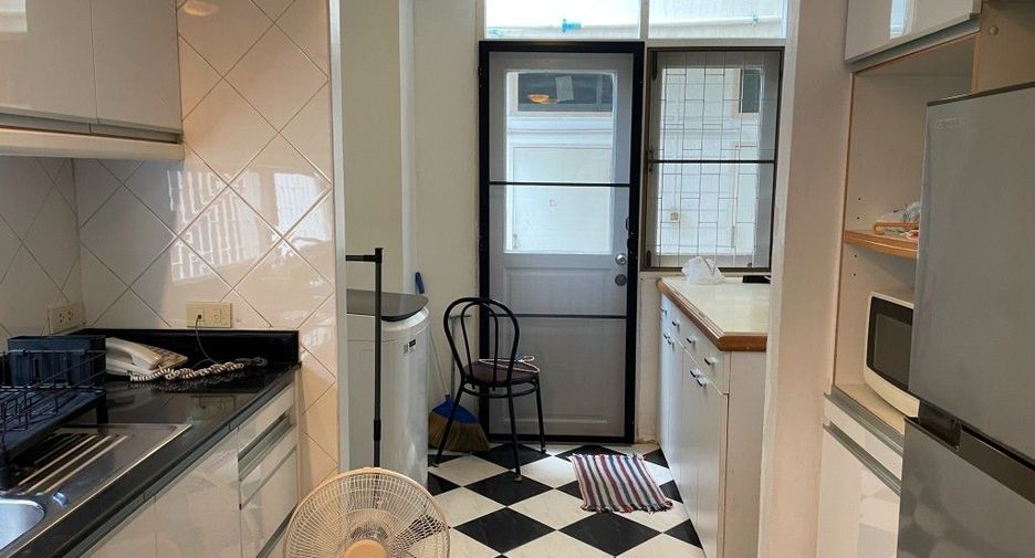 For rent 2 bedrooms house in Phaya Thai, Bangkok