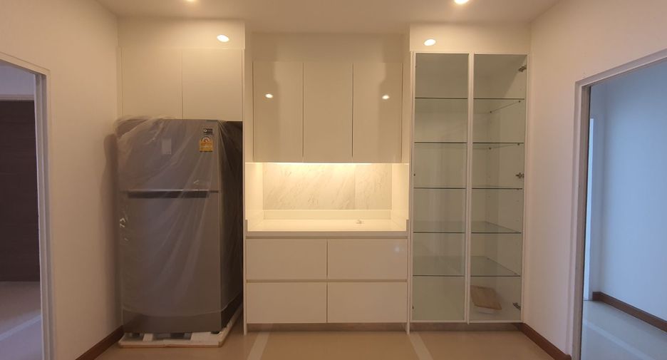 For sale 4 bedrooms condo in Yan Nawa, Bangkok