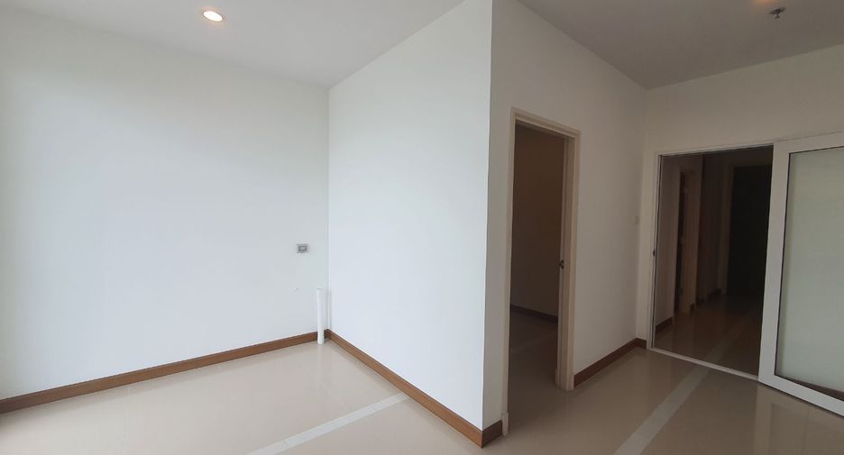 For sale 4 bedrooms condo in Yan Nawa, Bangkok