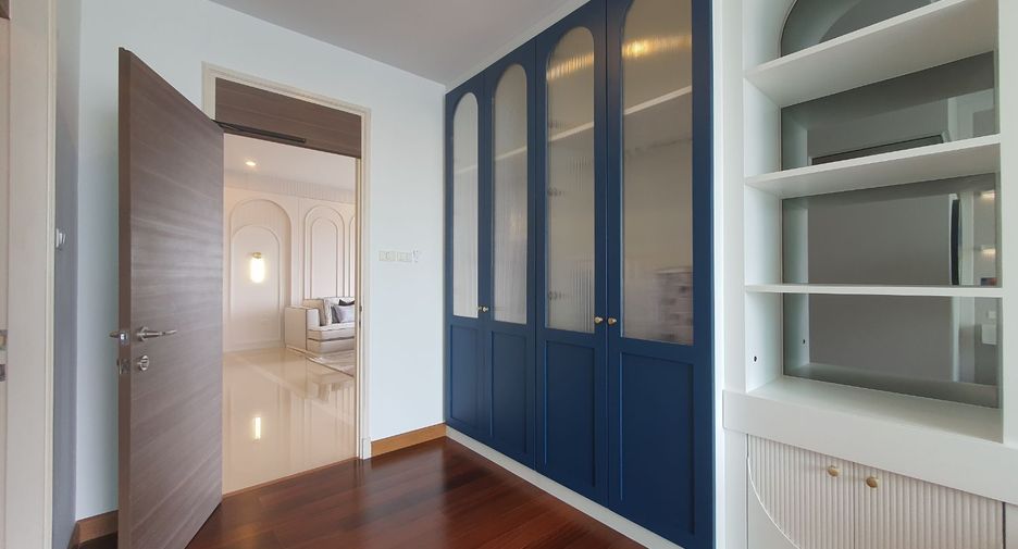 For sale 4 bedrooms condo in Yan Nawa, Bangkok