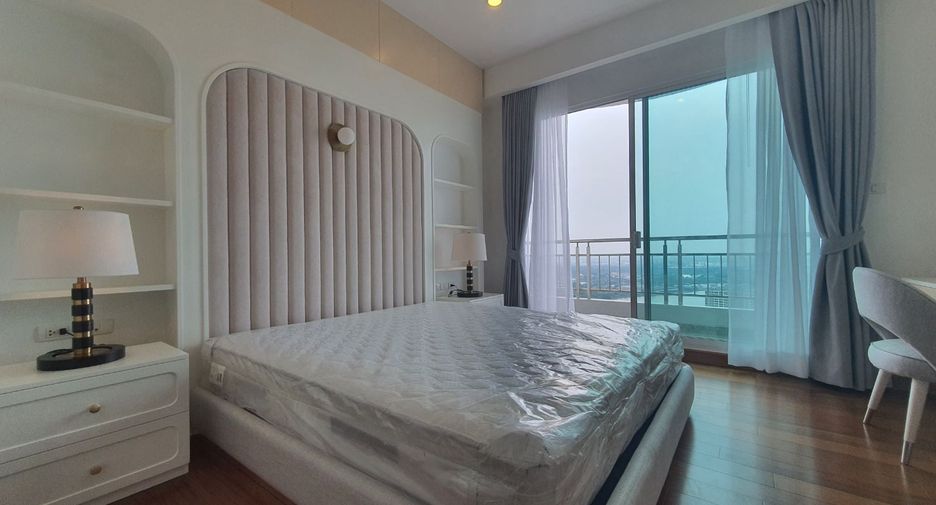 For sale 4 bedrooms condo in Yan Nawa, Bangkok