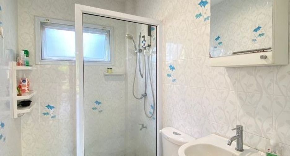 Продажа 4 спальни дом в Дои Сакет, Чианг Маи