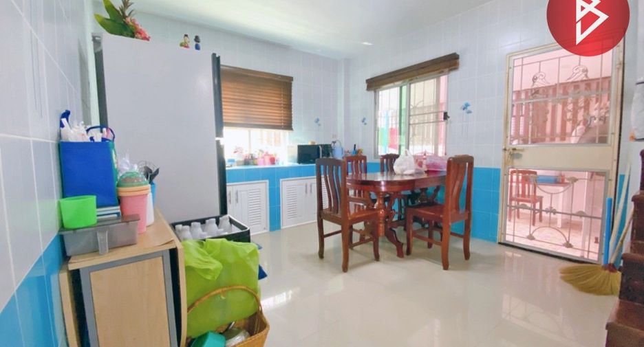 For sale 4 bed townhouse in Mueang Nakhon Sawan, Nakhon Sawan