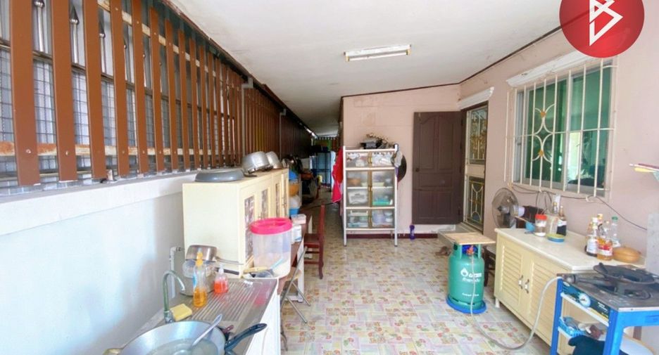 For sale 4 bed townhouse in Mueang Nakhon Sawan, Nakhon Sawan