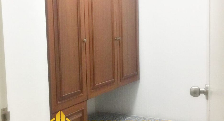 For rent 4 bedrooms condo in Bang Rak, Bangkok