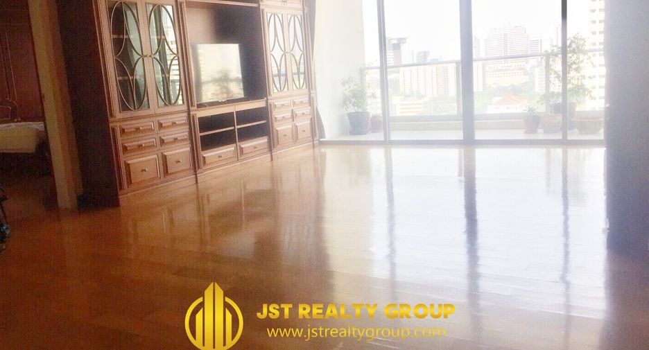 For rent 4 bedrooms condo in Bang Rak, Bangkok