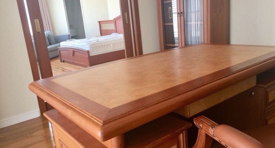 For rent 4 bedrooms condo in Bang Rak, Bangkok