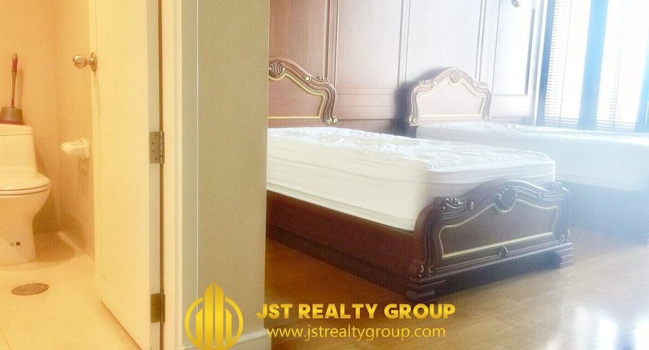For rent 4 bedrooms condo in Bang Rak, Bangkok