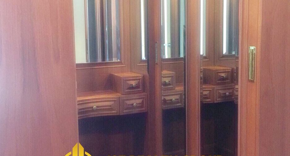 For rent 4 bedrooms condo in Bang Rak, Bangkok