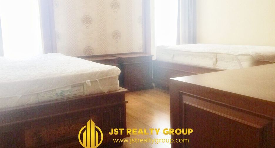 For rent 4 bedrooms condo in Bang Rak, Bangkok