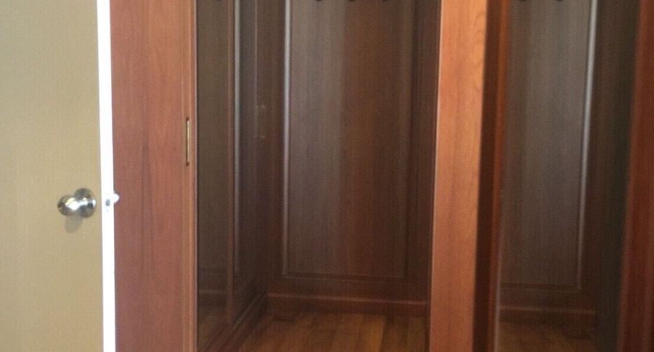For rent 4 bedrooms condo in Bang Rak, Bangkok