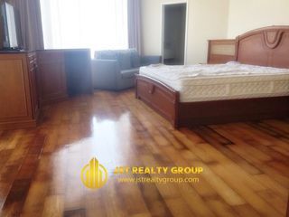 For rent 4 bedrooms condo in Bang Rak, Bangkok